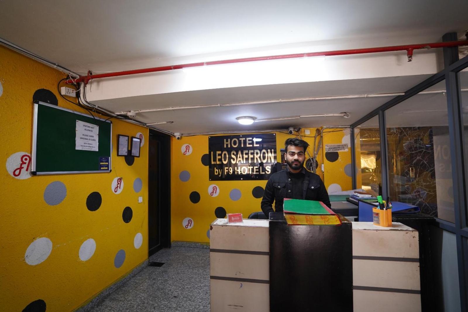 Hotel Leo Saffron - Pitampura Delhi  Bagian luar foto