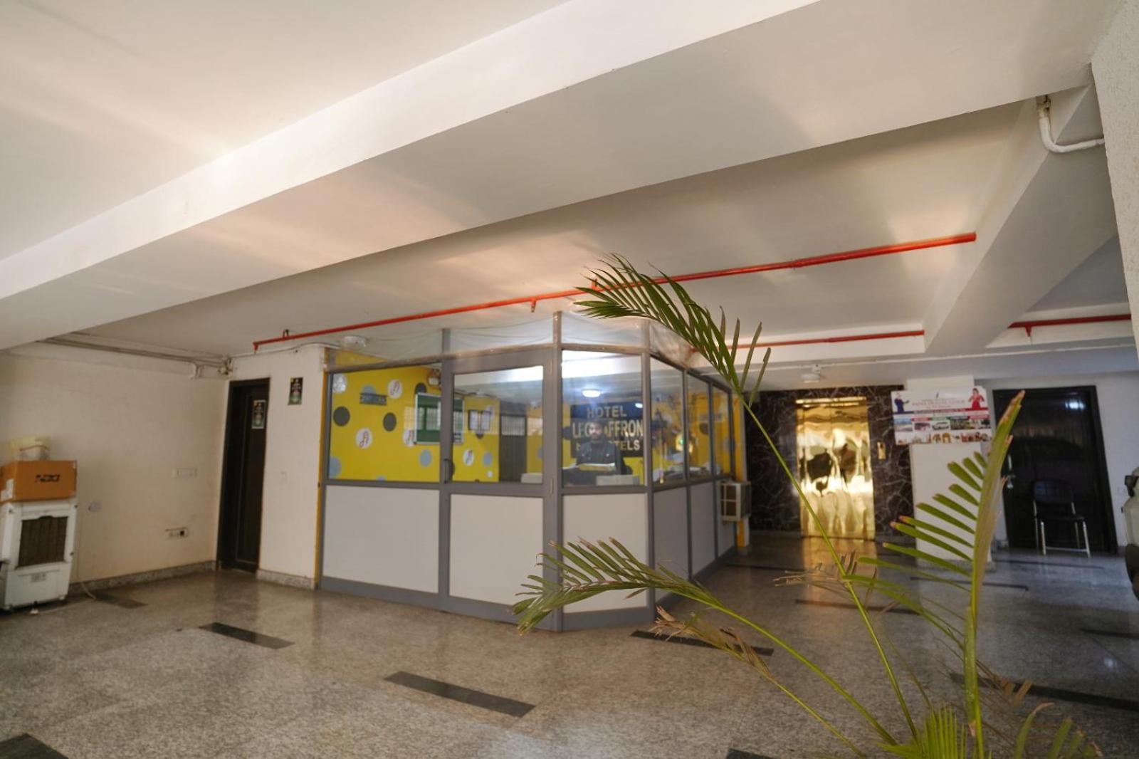 Hotel Leo Saffron - Pitampura Delhi  Bagian luar foto